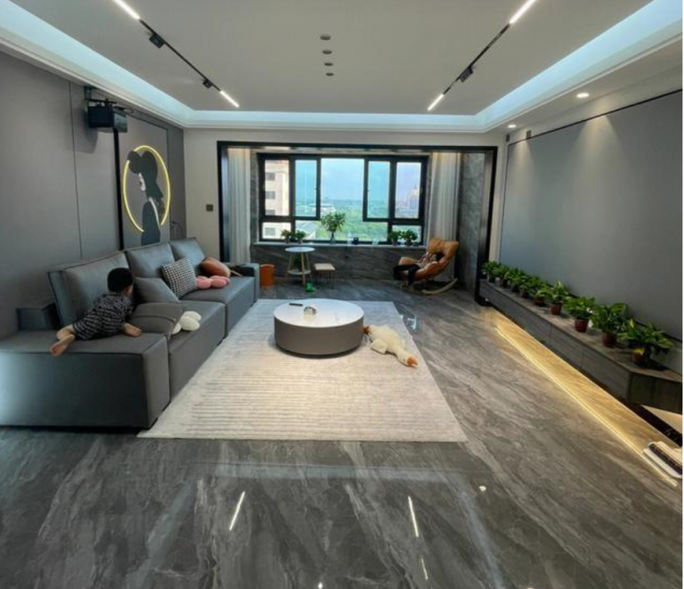 她家花了20萬(wàn)多裝修新房，電視墻太簡(jiǎn)單了，舒服又漂亮！