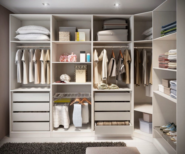 應(yīng)該購買現(xiàn)成的衣柜還是自己設(shè)計(jì)？